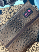 Load image into Gallery viewer, Medium MakeUp Junkie