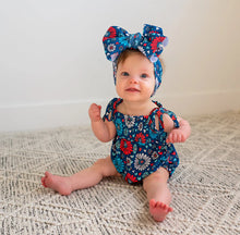 Load image into Gallery viewer, Gigi & Max Button Bubble