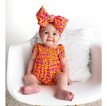 Load image into Gallery viewer, Gigi & Max Button Bubble