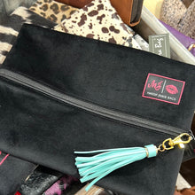 Load image into Gallery viewer, Medium MakeUp Junkie