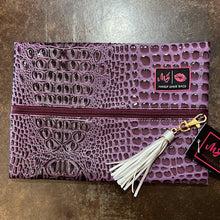 Load image into Gallery viewer, Medium MakeUp Junkie