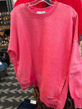 Load image into Gallery viewer, Makin Moves Pullover
