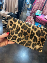 Load image into Gallery viewer, Kenzie Crossbody Wristlet
