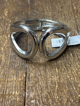 Load image into Gallery viewer, The Clasp Bangle
