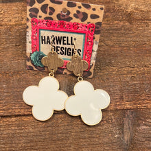 Load image into Gallery viewer, The Clover Earring
