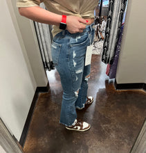 Load image into Gallery viewer, RISEN HR CROP FLARE Jean
