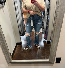 Load image into Gallery viewer, RISEN HR CROP FLARE Jean
