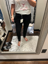 Load image into Gallery viewer, Lovervet Black Mid Rise Skinny
