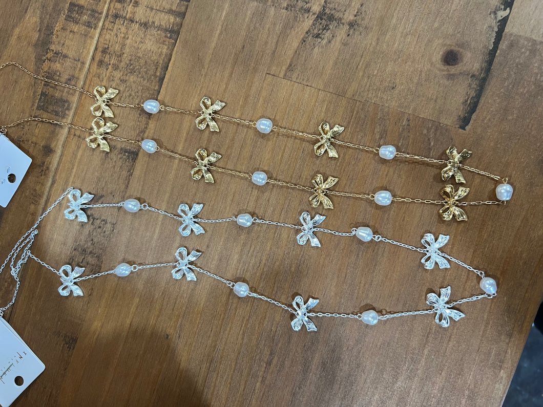 The Pearl Bow Necklace