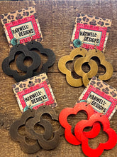 Load image into Gallery viewer, The Wood Clover Earring
