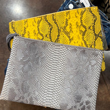 Load image into Gallery viewer, Snakeprint Clutch
