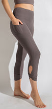 Load image into Gallery viewer, Butter Soft Capri Chintz Legging

