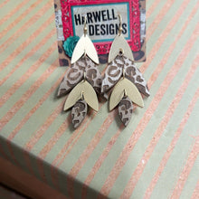 Load image into Gallery viewer, Leafy Charm Earrings

