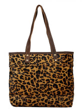 Load image into Gallery viewer, Myra Clinch Leather Bag
