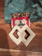 Load image into Gallery viewer, The Seed Bead Earring
