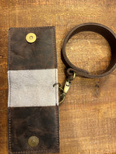 Load image into Gallery viewer, SL Snap Car Wristlet
