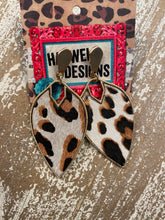 Load image into Gallery viewer, Misc Leopard Earrings
