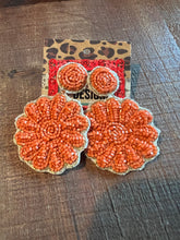Load image into Gallery viewer, The Beaded Flower Earring
